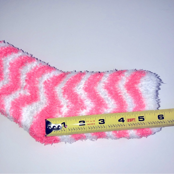 3/$15 NEW Fuzzy Soft Crew Socks Wave Pattern 1 PAIR Women’s - Picture 6 of 14